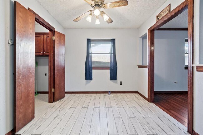 Building Photo - 805 Arlington Dr