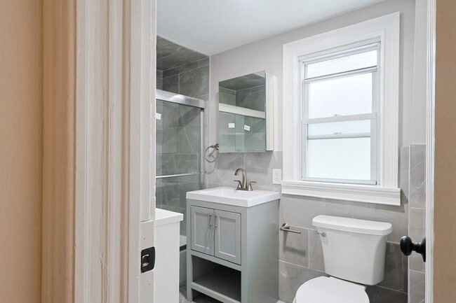 Building Photo - 711 74th St