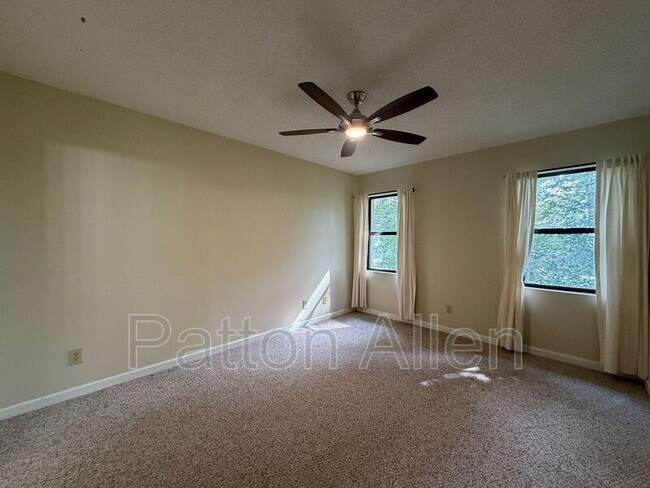 Building Photo - 1304 Abbey Cir