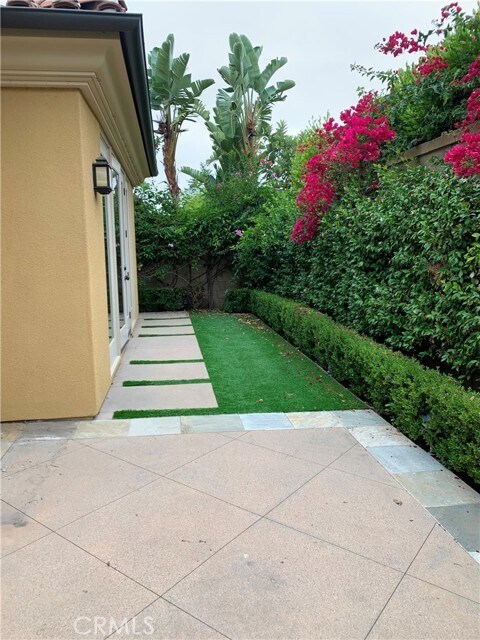 Building Photo - 81 Cipresso