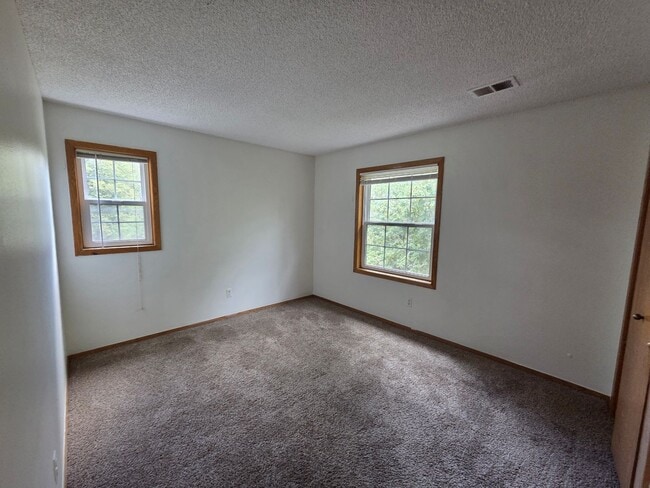 Building Photo - 2932 Shadow Creek Dr