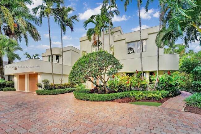 Building Photo - 1247 Seminole Dr