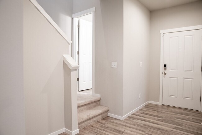 Building Photo - 3006 Mahogony St NE - corner lot