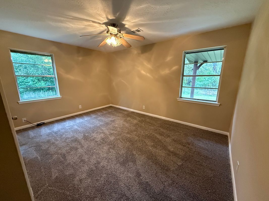 Building Photo - 107 State Hwy 75 N