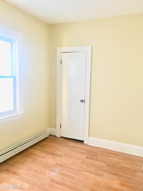 Building Photo - 3 br, 1 bath Townhome - 172 Isabella Ave
