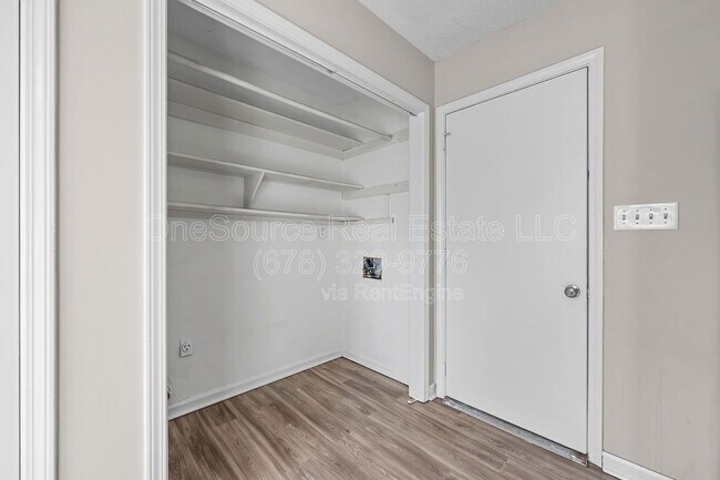 Building Photo - 5345 Memorial Ln SW