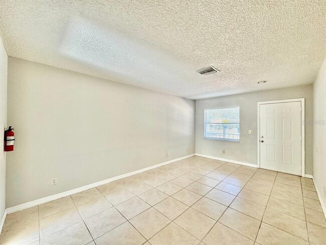 Building Photo - 627 Wildwood Way