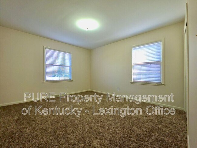 Building Photo - 114 Greenbrier Road