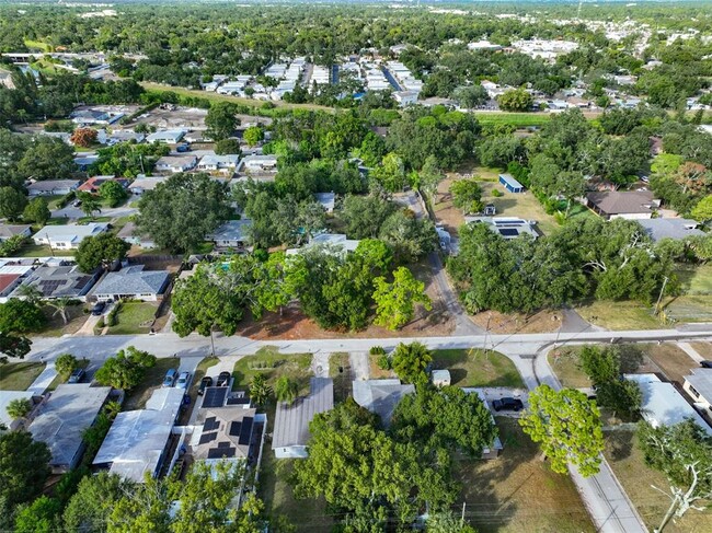 Building Photo - 6912 40th Ave N