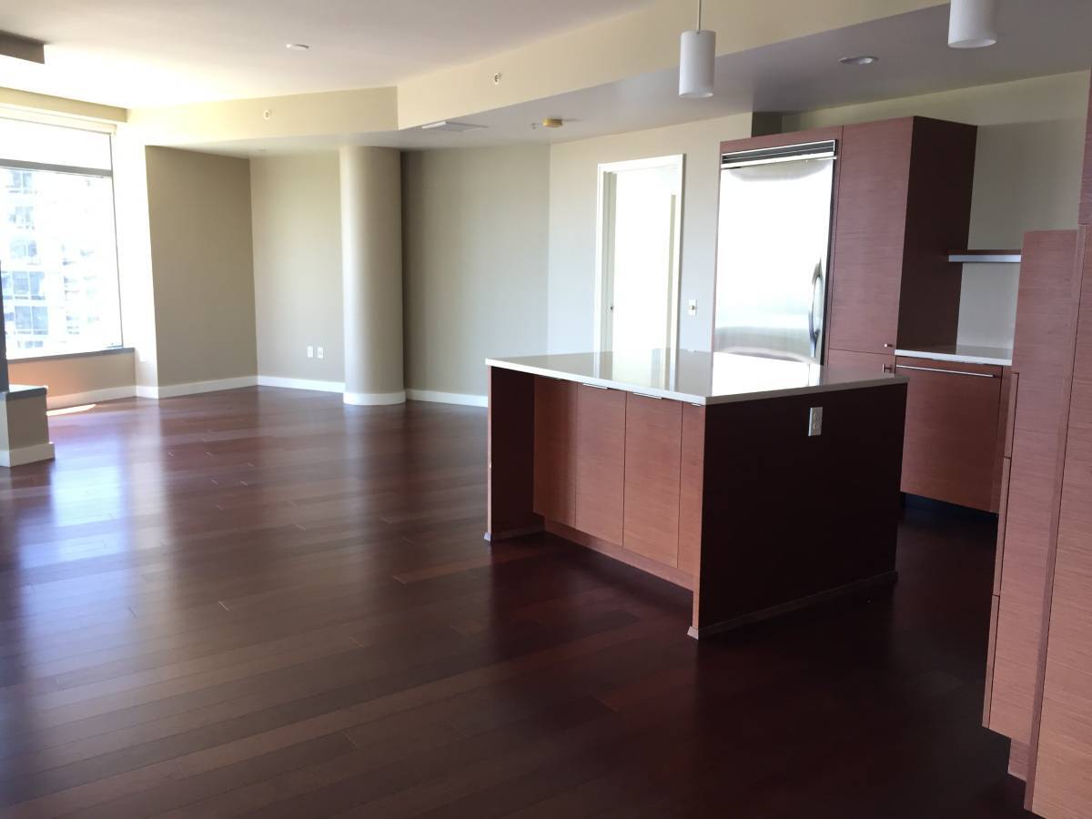 main space right side - 3601 S River Pky