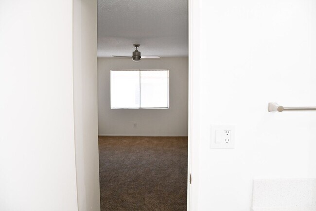 Building Photo - Tularosa (344) West