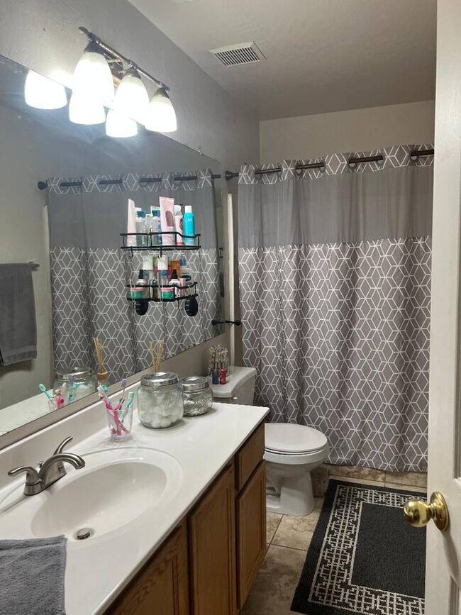 Building Photo - 519 W Douglas Ave