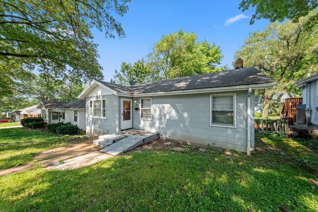 Building Photo - Cozy 3-Bedroom Home in Ferguson – $1,499/m...