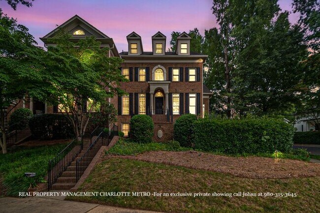 Building Photo - Luxurious 4 Bedroom, 5.5 Bathroom Townhome on Prestigious Queens Road. Contact (980) 315-3645 for...