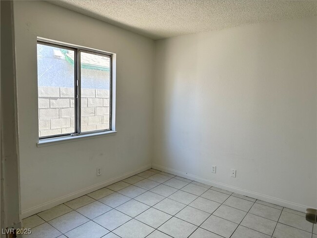 Building Photo - 5436 Burkshire Dr