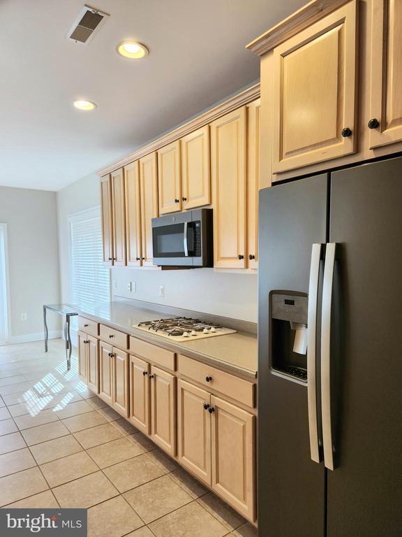 Building Photo - 20667 Golden Ridge Dr