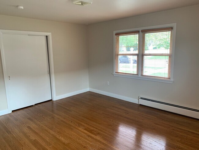 Building Photo - Beautiful 2 bed Rancher for Rent. Palmyra