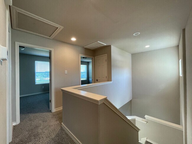 Building Photo - Townhome for rent