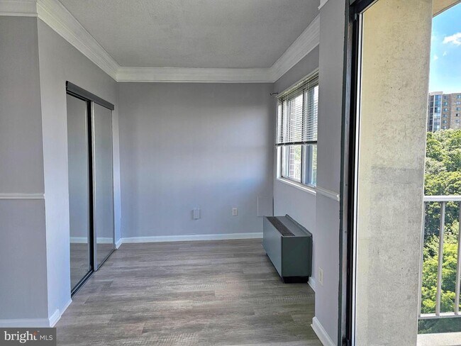 Building Photo - 2059 Huntington Ave