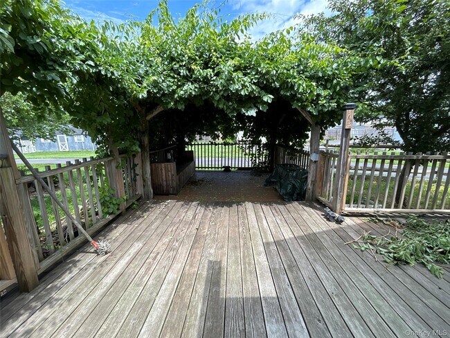 Building Photo - 5-5 Millerton Green Cir