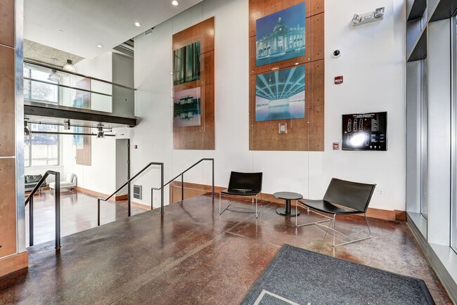 Building Photo - 2 bedroom 2 bath condo in Adams Morgan