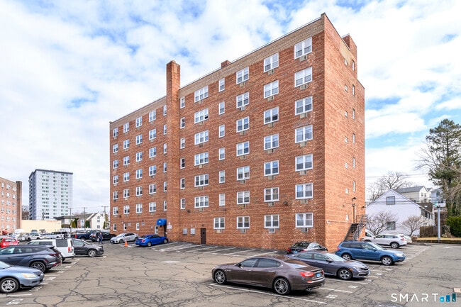 Building Photo - 140 Grove St