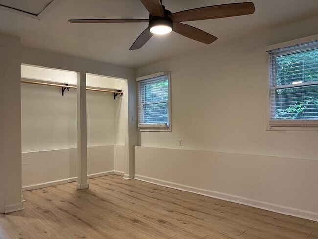 Building Photo - Renovated 1 Bd/ 1 Ba Cottage w/ Loft Walki...