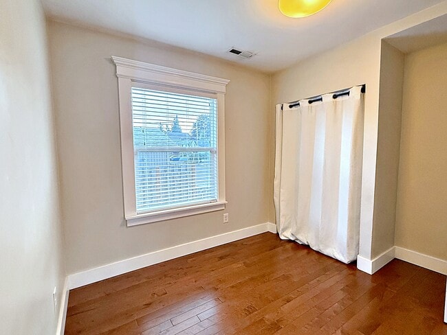 Building Photo - 3628 SE 49th Ave