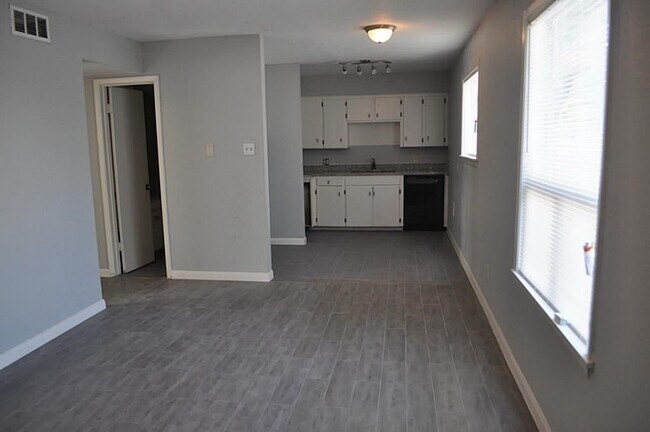 Building Photo - 2311 Leaman Ave