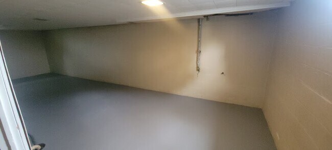 Building Photo - 95 Derhake Rd