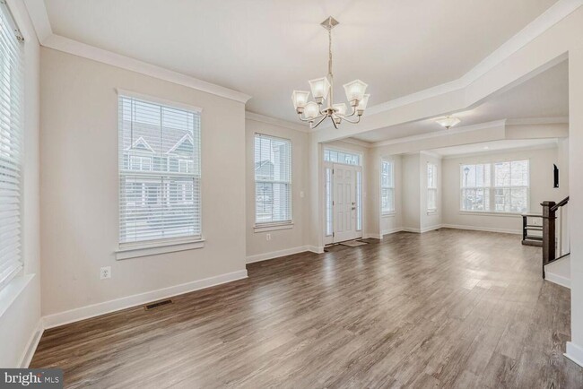 Building Photo - 6425 Greenleigh Ave