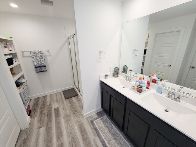 Building Photo - 3223 Creston Gate Dr