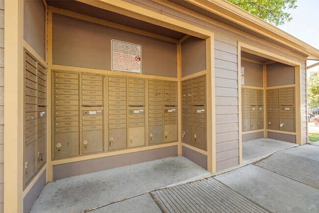 Building Photo - 10401 N Lamar Blvd