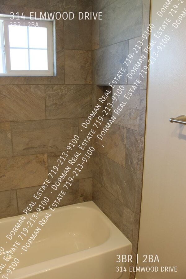 Building Photo - 314 Elmwood Dr