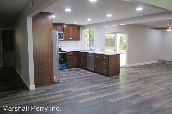 Building Photo - 4 br, 2 bath House - 2307 Crestview Dr.