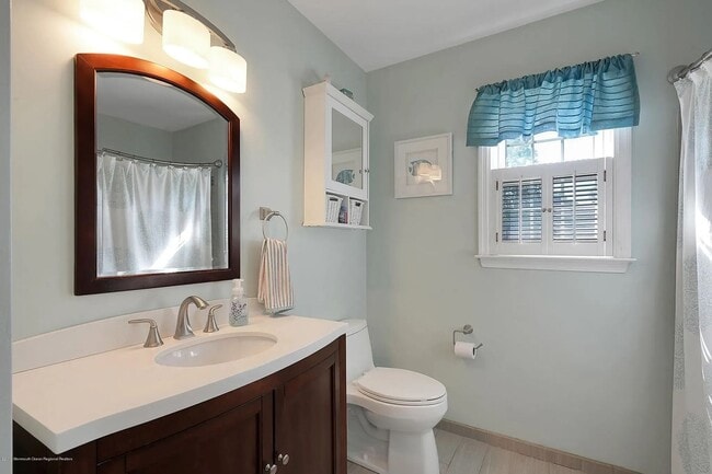 Building Photo - Charming Colonial on Quiet Cul-de-Sac