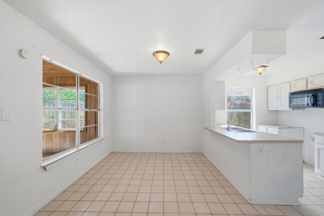 Building Photo - 16957 Glen Eagle Dr N