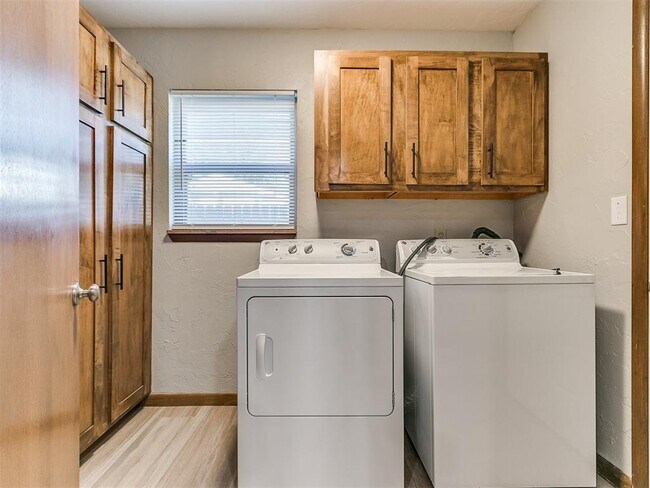 Building Photo - 2641 Osborne Dr