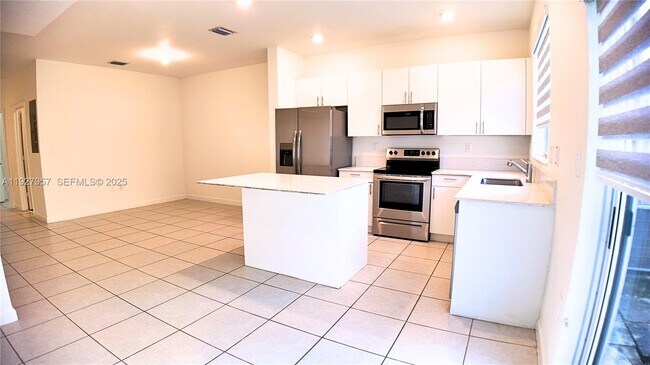 Building Photo - 1668 SE 26th Ter