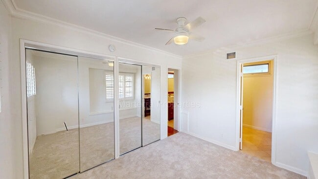 Building Photo - Large Spacious Home with a Pool!