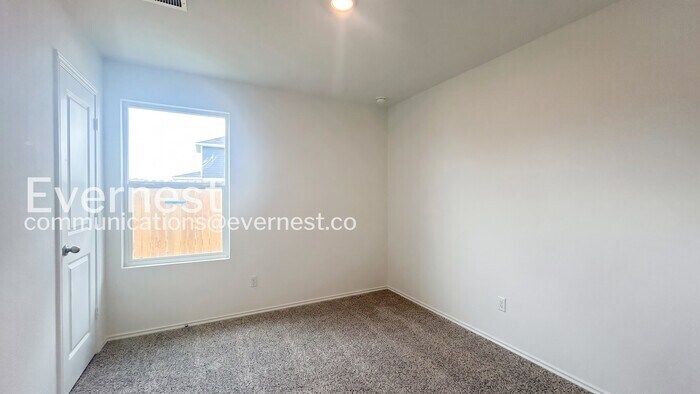 Building Photo - 320 Santo Domingo Rd
