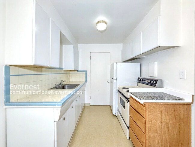 Building Photo - 4709 40th Ave NE