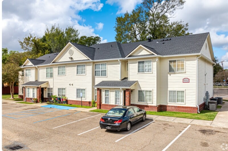 Building Photo - 2121 Lobdell Blvd