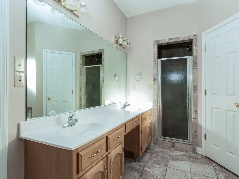 Building Photo - 8693 Bell Ridge Dr
