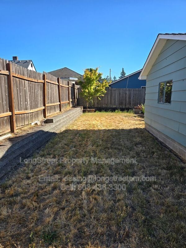 Building Photo - 1740 SW 12th Ave