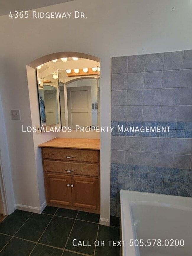 Building Photo - 4365 Ridgeway Dr