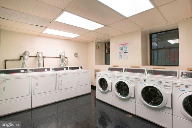 Building Photo - 2153 California St NW