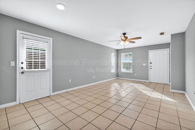 Building Photo - 1021 Rice St