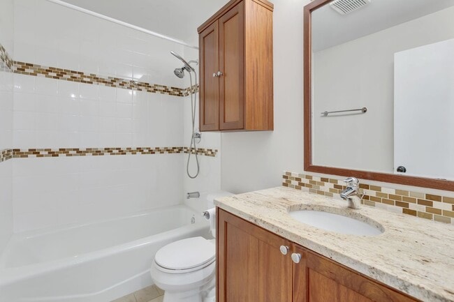 Building Photo - Stunning Sound & Olympic Mountain View Home in North Admiral