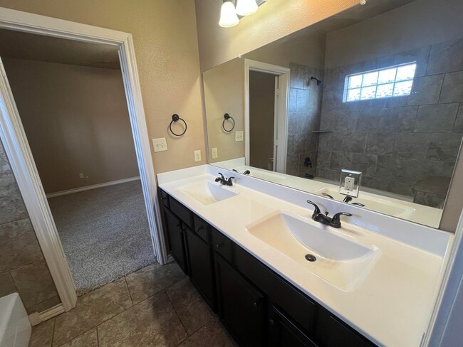 Building Photo - 10509 Quinton Ave